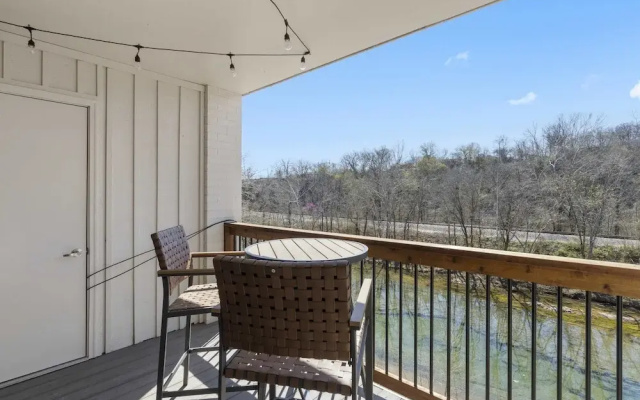 Modern Yote Condo at Roark Creek