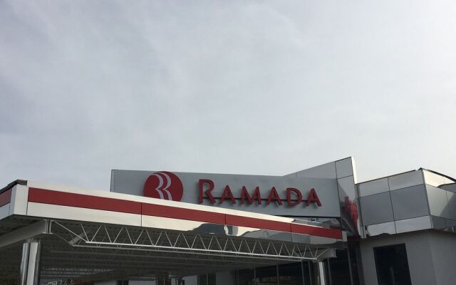 Ramada Hotel Des Moines Airport