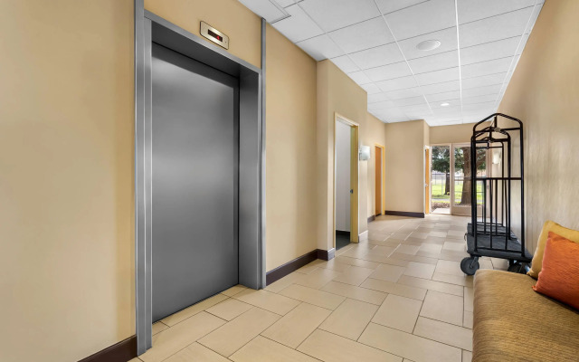 Comfort Suites