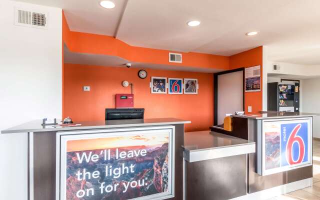 Motel 6 San Antonio, TX - South WW White Rd