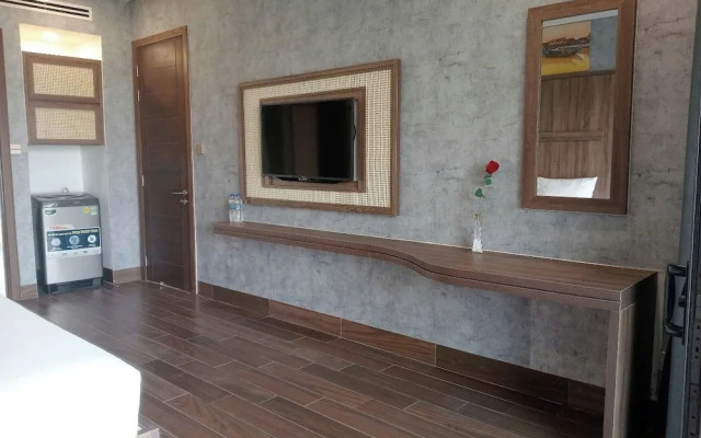 Gold Riverside Apartment & Villa
