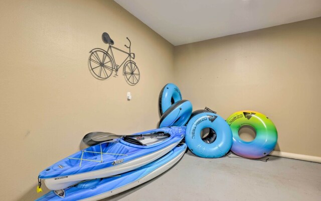 Waterfront Lake Conroe Getaway w/ Multiple Decks!