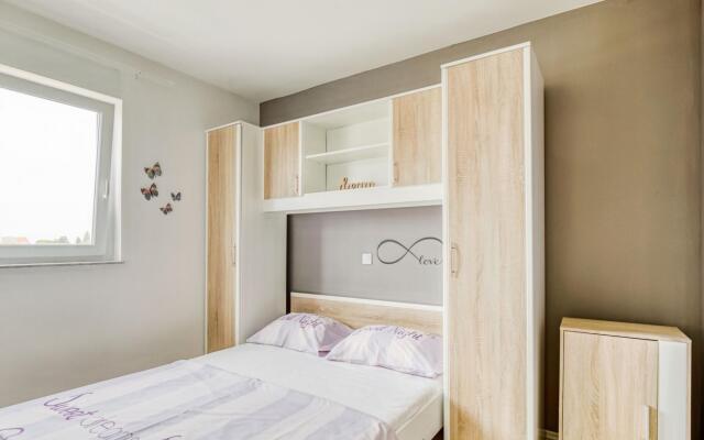 Lovely Apartment in Novalja near Sea Beach