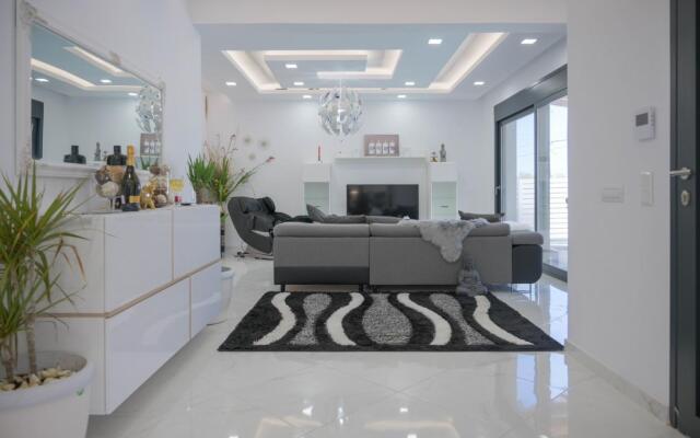 Villa Diamonds in Kato Spileo