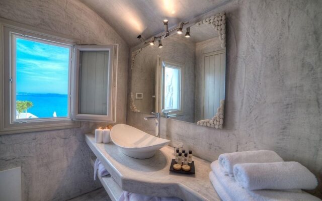 Kima Oia Suites