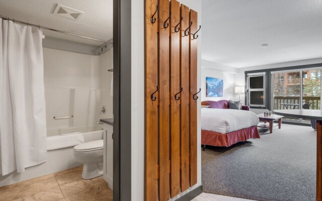 SPACIOUS Studio | Ski In/Out | Pool & Hot Tubs | in the Heart of PANORAMA RESORT