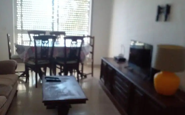 Lovely 4-bed Apartment in Estombar