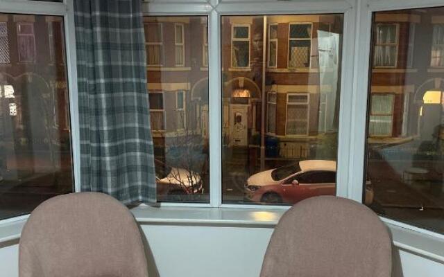 Lovely 2 Bedroom Apartment with free parking