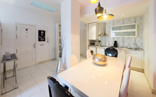 WooTravelling Plaza de Oriente HOMTELS