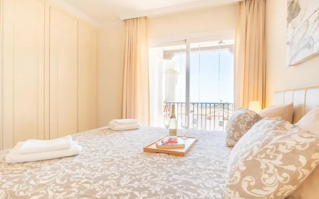 Pool Apt Calahonda 2 With Sea View