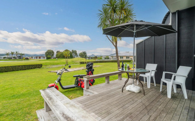 Hosts on the Coast Stay and Play