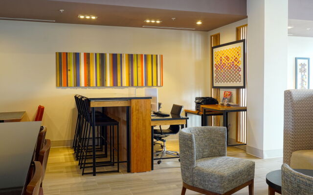 Holiday Inn Express & Suites Omaha - Millard Area by IHG