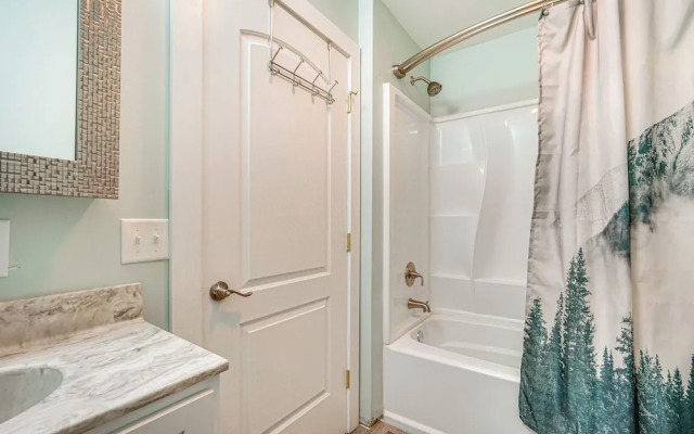 Wilmington Retreat Near Trails, Skiing & Festivals