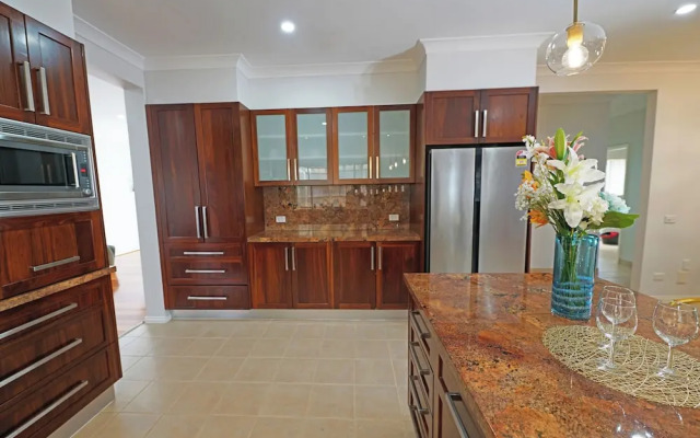 Hallam 5BRM Rental Entire House