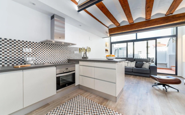 CENTER-Luxurious 1BR, 1BA-Terrace, WI-FI, A/C