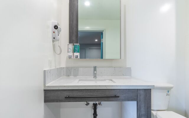 Solo Motel - Broadway