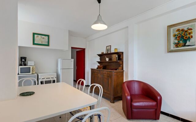 Beautiful Apartment in Mèze with Swimming Pool