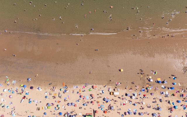 On The Beach - Direct Beach Access Sea Views