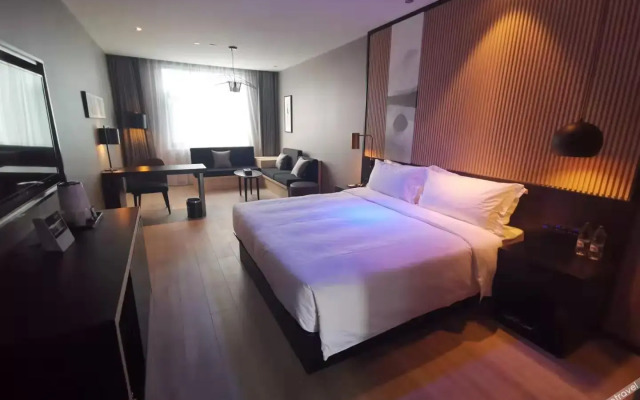 Orange Hotel  (Shanghai Hongqiao Railway Station Store)