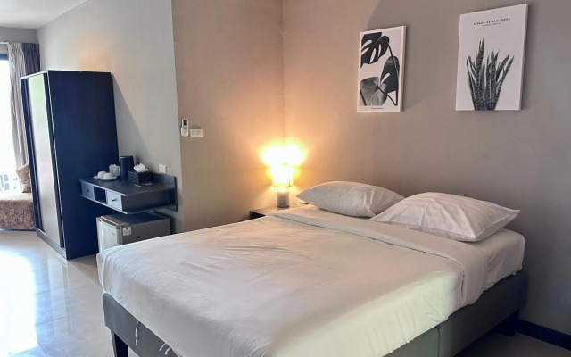 The Green Plaza Hotel