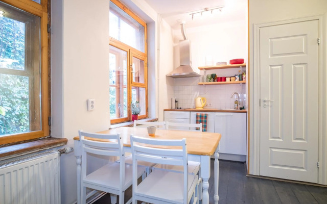 Dream Stay - Bright 2-Bedroom 2-Floor Old Town Apartment