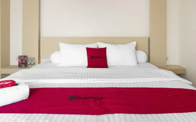 RedDoorz Plus near Millenium ICT Centre Medan 2