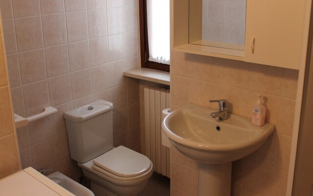 Snug Holiday Home in Lazise With Heating, Near Lake Garda