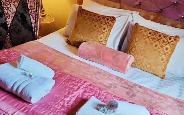 Looking Glass Cottage