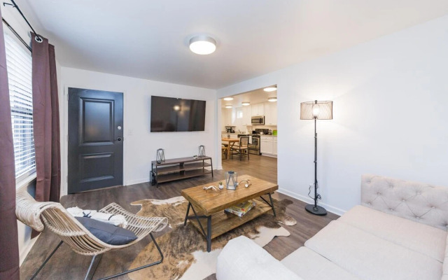 JURNY - Close to Music Row - 4 Bedroom Apartments