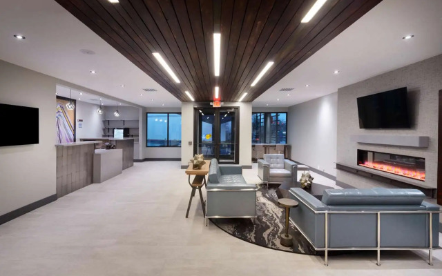 Super 8 by Wyndham Meadow Wood Courtyard