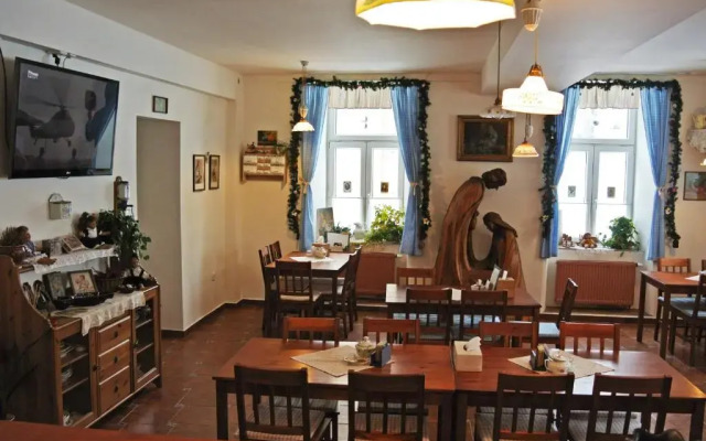 Restaurace a penzion Ubrousku prostři se