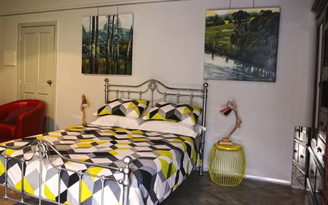 Latrobe Art Apartments – Guest Rooms – Latrobe