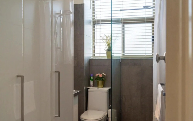 Comfortable New 1 Bedroom Apartment in St Klidas