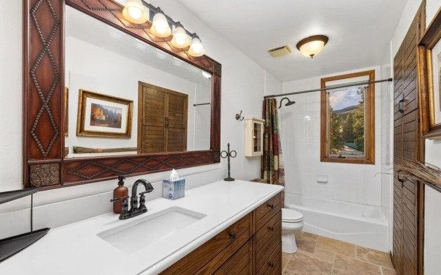 82 Lenawee Lane 5 Bedroom Home