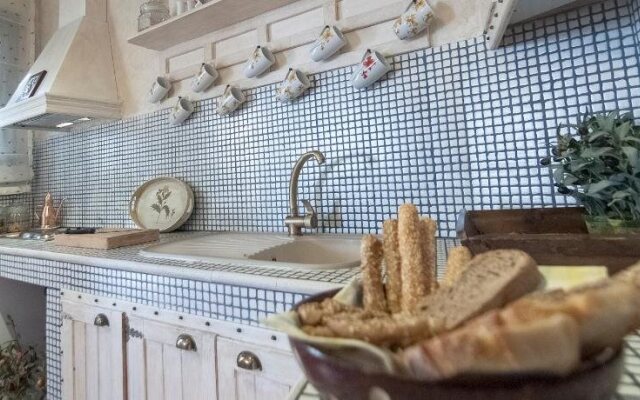 Ostra Menalon Luxury Suites