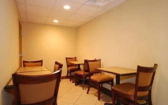 Country Hearth Inn & Suites