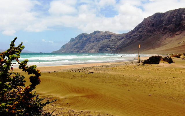 Studio Famara First Line