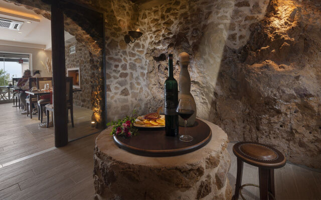 Iakovakis Suites & Spa