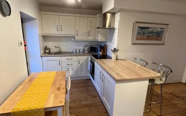 Apartment 12, Sea Wharf