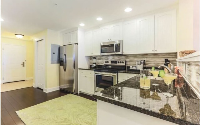 Harbour Club Condos