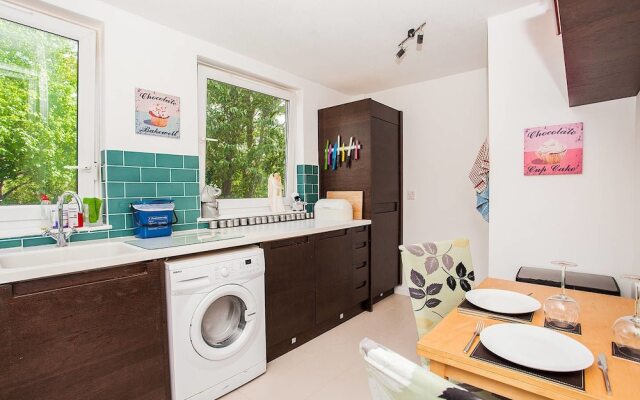 Modern 2 Bedroom Flat in Stoke Newington