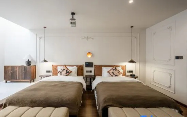 Yixin Moon Earthly HYGGE|Space Art Hotel (Dukezong Ancient City Prayer Wheel Store) – Guest Rooms – Shangri-La