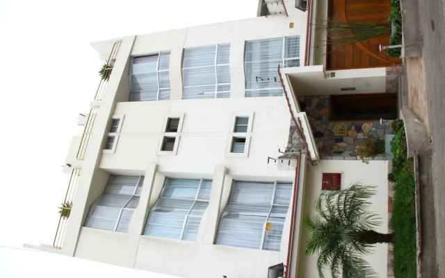 Taymi Hostal & Suites