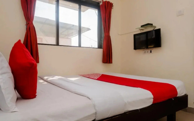 OYO 23285 The Diplomat Lodging