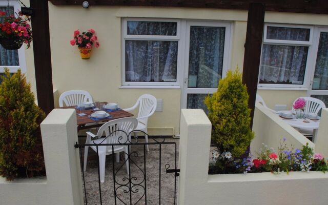 Crossways & Sea View Self Catering Holiday Cottages & Apartments