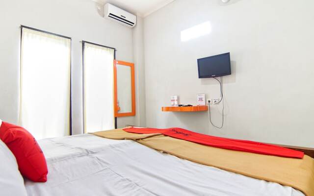 RedDoorz Plus near Ubung Terminal Denpasar