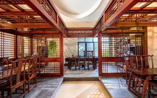 Ledong Baolong Hotel