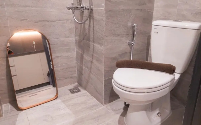 Cozy and New Studio at Collins Boulevard Apartment