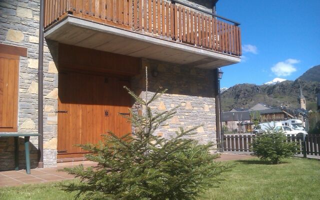 APARTMENTSUITESPAIN BAQUEIRA Jardin Privado