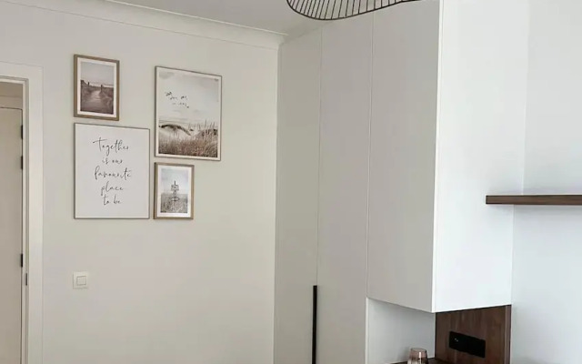 Huswell - Renovated Beachfront Apartment